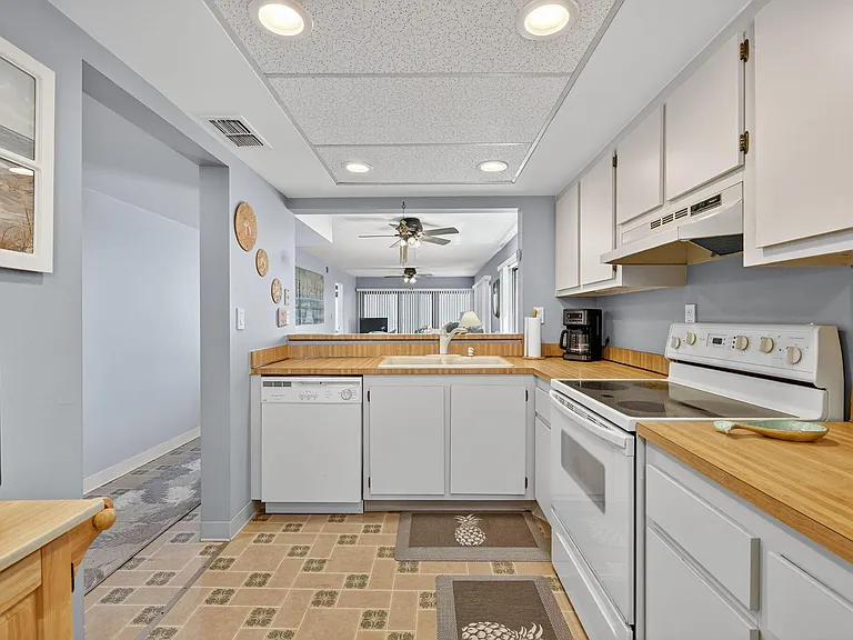 10310 S Ocean Dr #610 — Photo 10