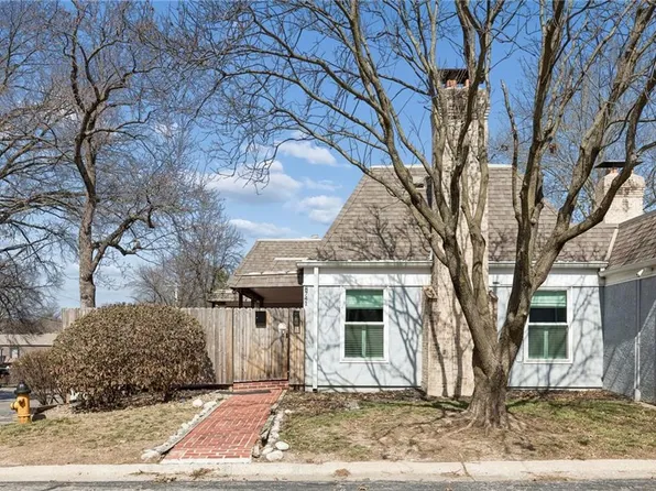 8741 Riggs Cir, Overland Park, KS 66212