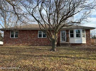 937 Halifax Rd, Holts Summit, MO 65043