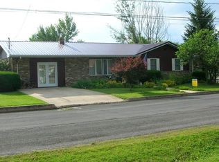 11 Lee St, Petersburg, WV
