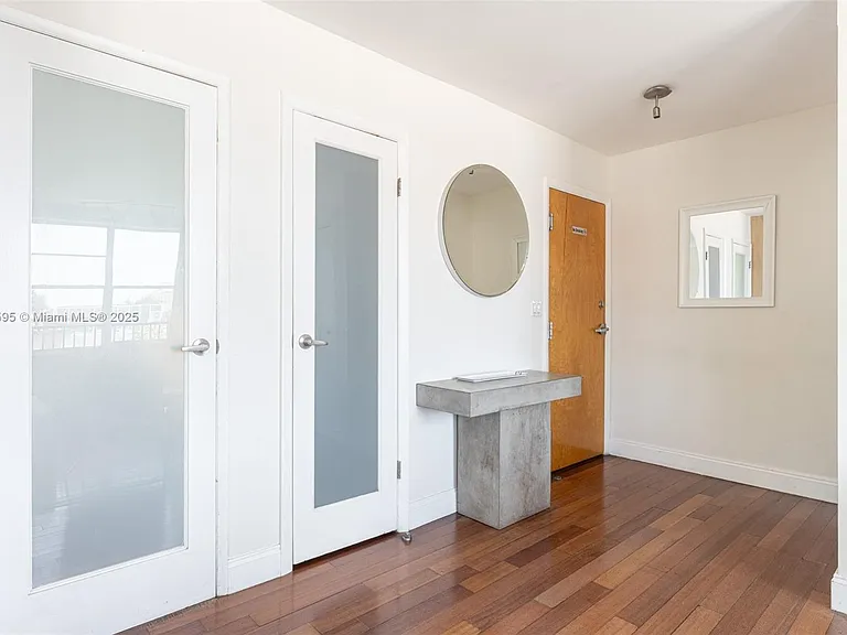 420 15th St #307 — Photo 4