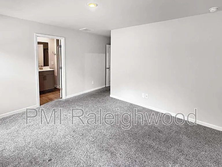 671 Rolling Fields Dr — Photo 11