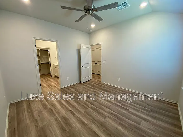8000 NW 110th Dr — Photo 33