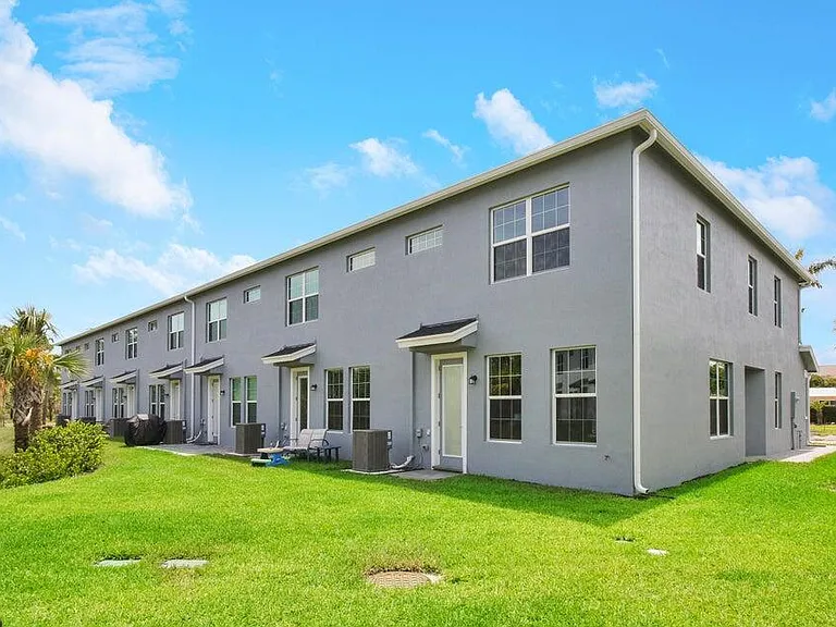 1875 SE Ocean Cove Way — Photo 17