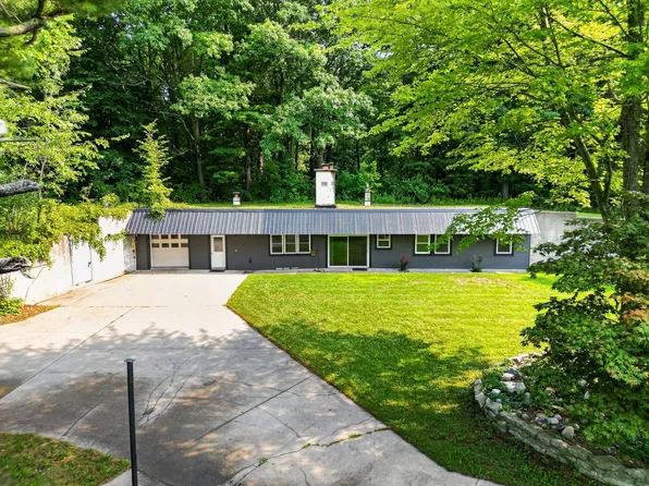 1166 N Long Rd, Pierson, MI 49339