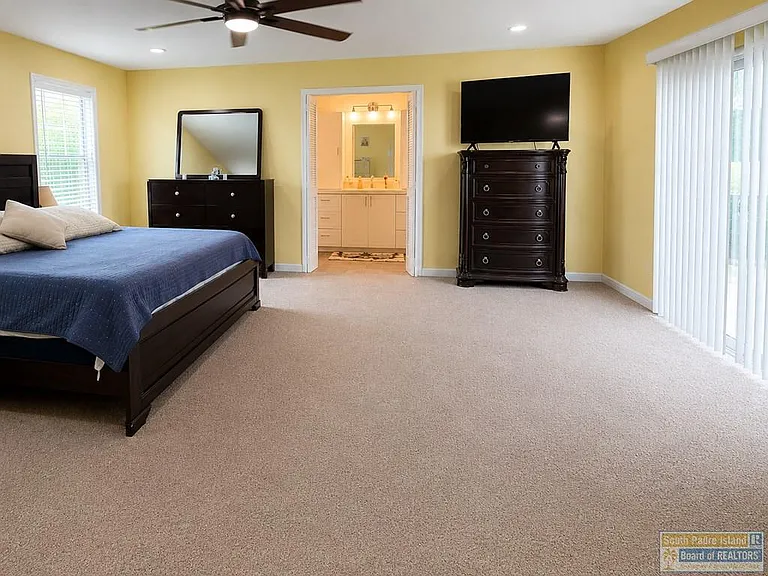 1025 Beach Blvd — Photo 14