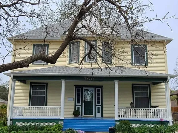 709 N 1st St, Lindsborg, KS 67456