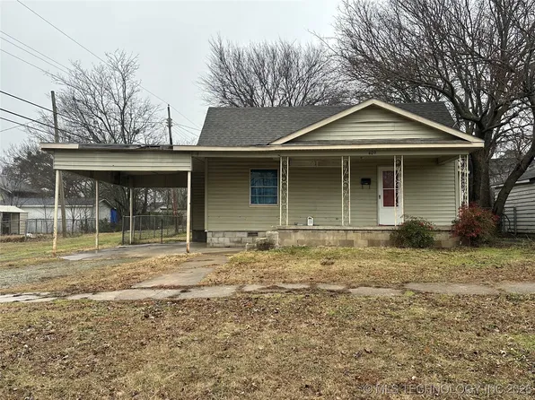409 N 8th St, Henryetta, OK 74437