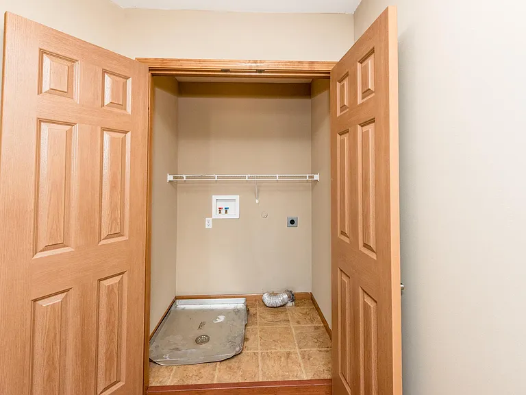 Emerald Pointe — Photo 24