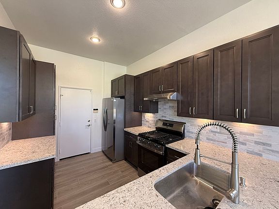 5th image of 9652 Galvin Ave