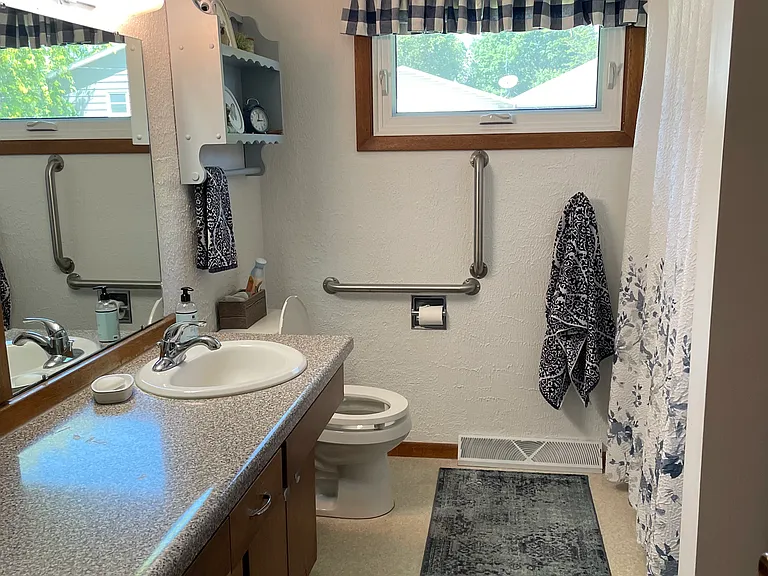 319 10th Ave S #2 — Photo 8