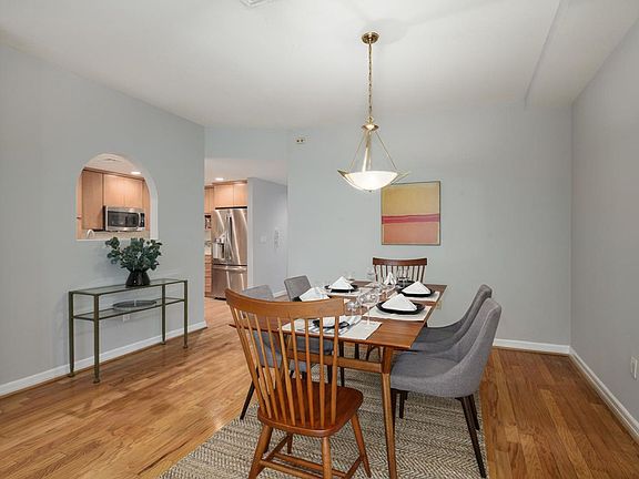 2nd image of 2138 Lombard St APT 2A