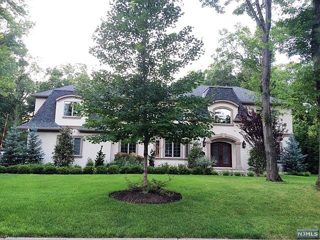 2nd image of 86 Pleasant Ave