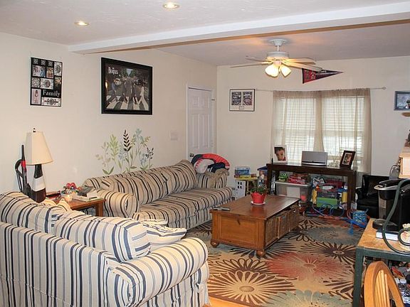 4th image of 70 Essex St