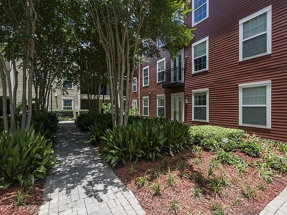 4th image of 1420 Annunciation St #5402