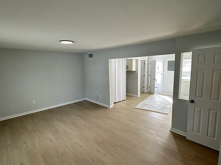 2335 Deerfield Ct — Photo 6