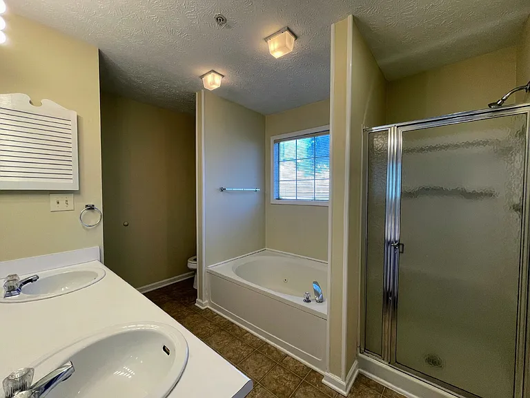 224 Waterdown Dr #1 — Photo 10