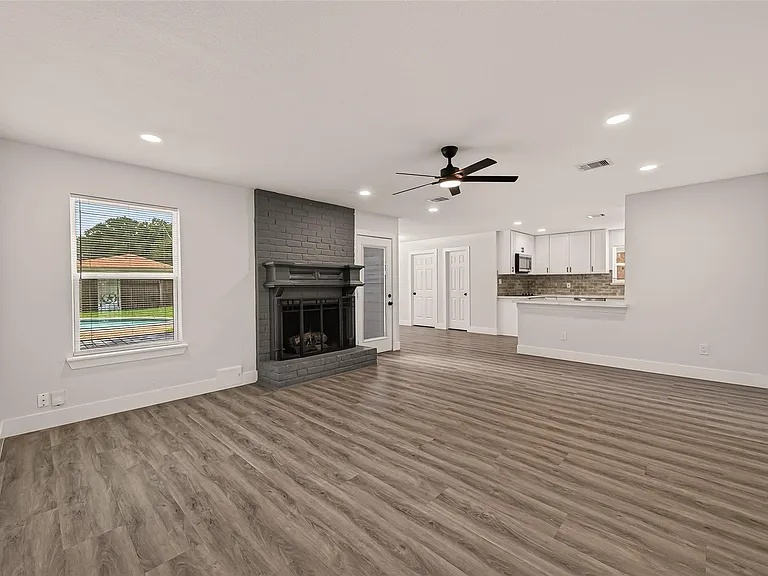 10011 Pine Pass Dr — Photo 4