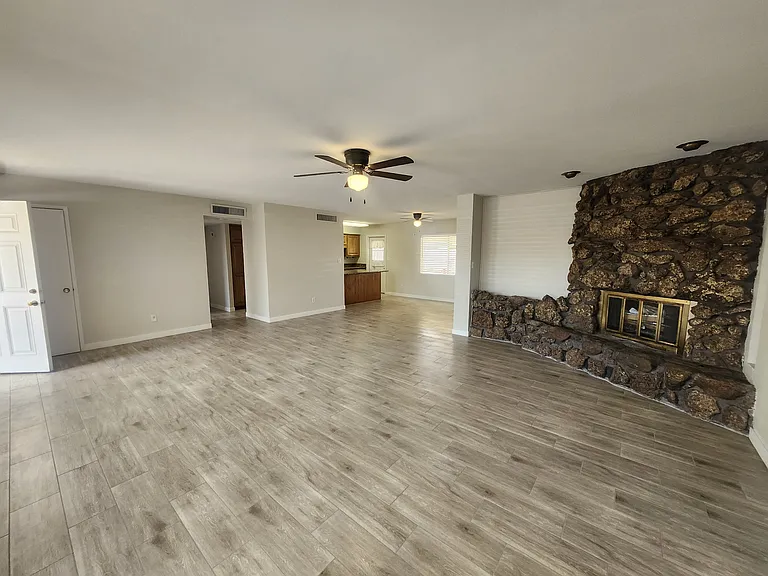 3136 W Port Au Prince Ln — Photo 4