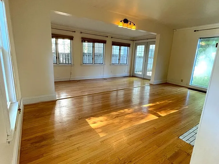 1404 E Park Pl — Photo 4
