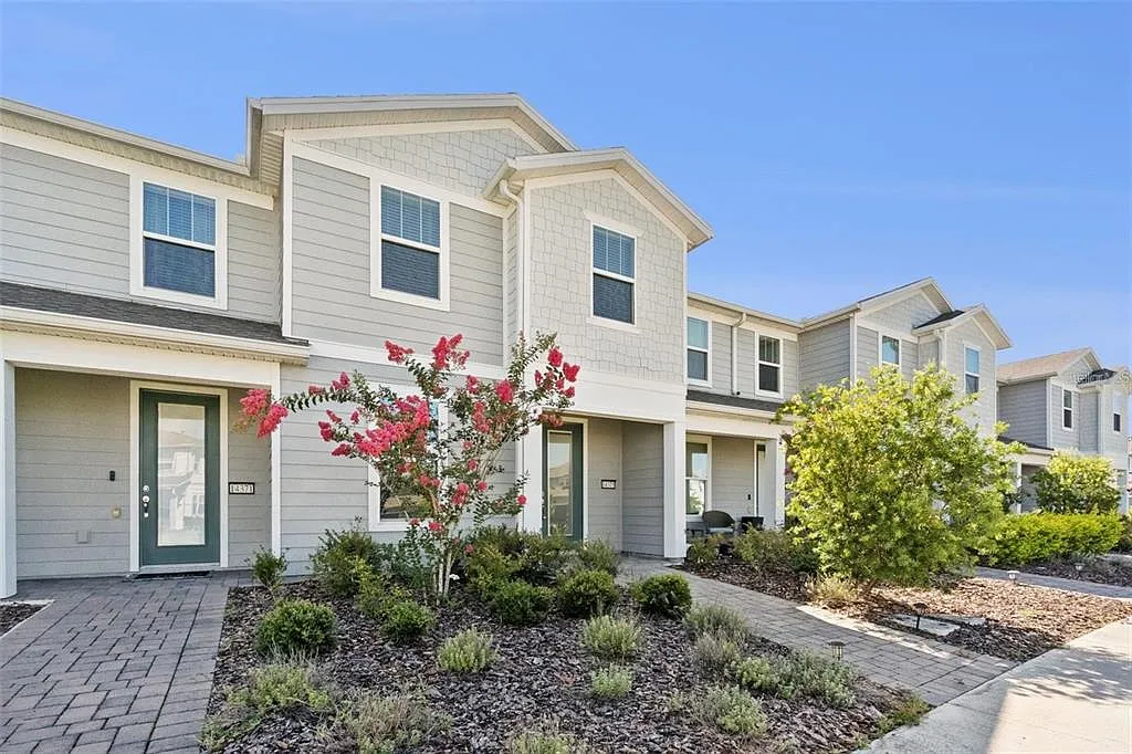 4 bed, 2.5 bath, 1809 sqft, $3,200 — Photo 1