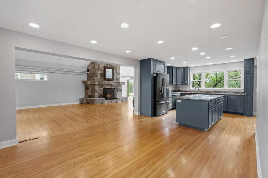 223 E River Pkwy, Champlin, MN - More