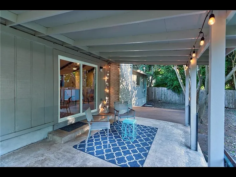 8200 Grayledge Dr — Photo 16