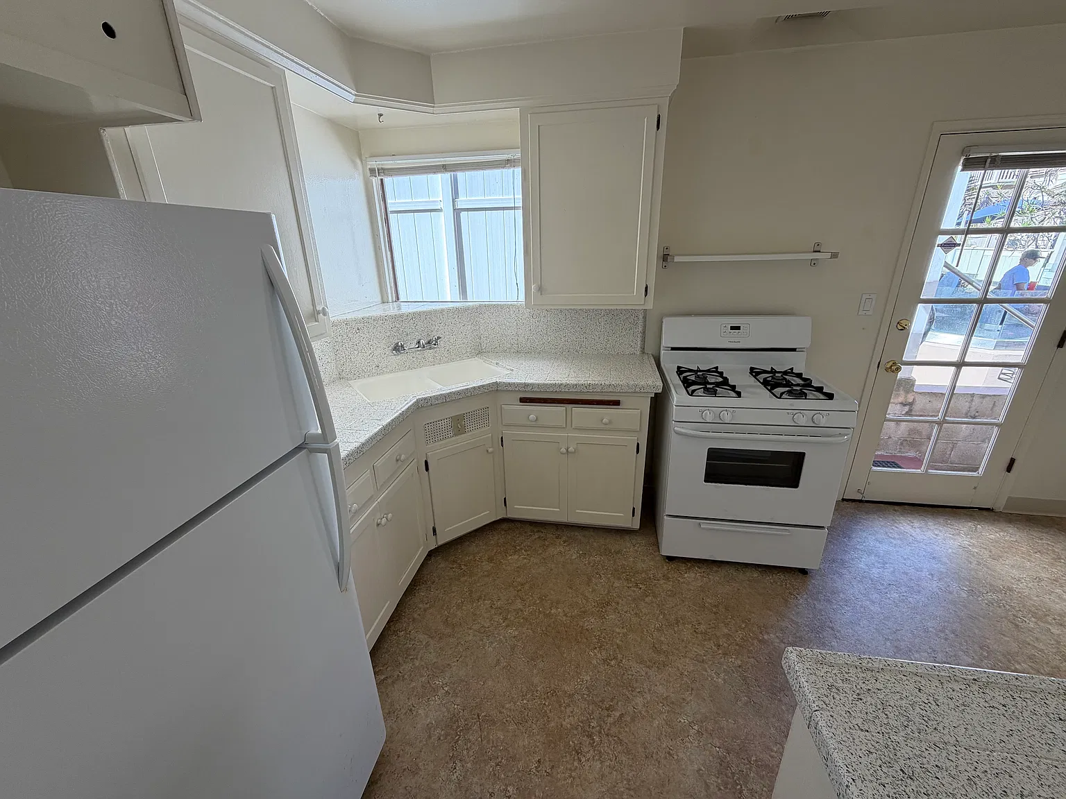 2 bed, 900 sqft, $3,950 — Photo 3