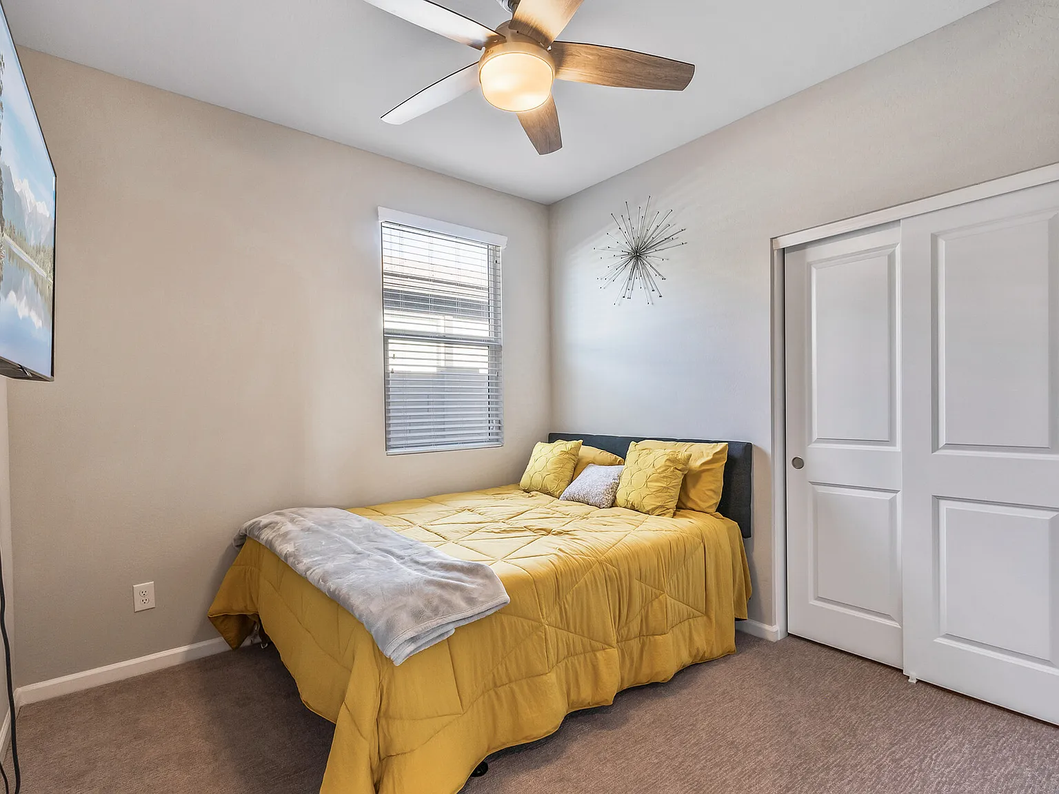 17352 W Paraiso Ln — Photo 4