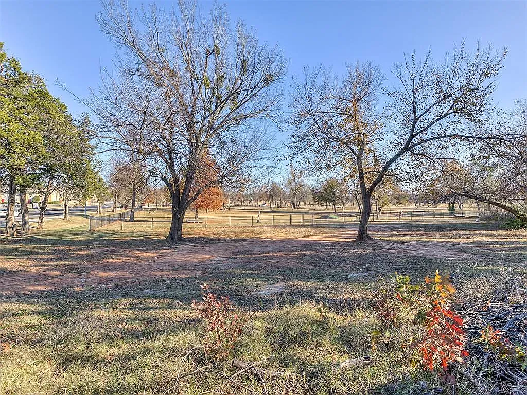 3 bed, 1.5 bath, 1367 sqft, $1,400 — Photo 2