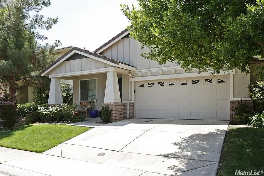 1921 Ambridge Dr