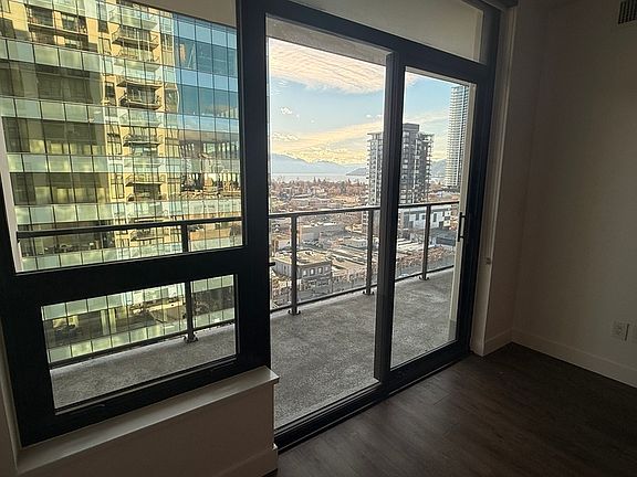 4th image of 1471 Saint Paul St #1303
