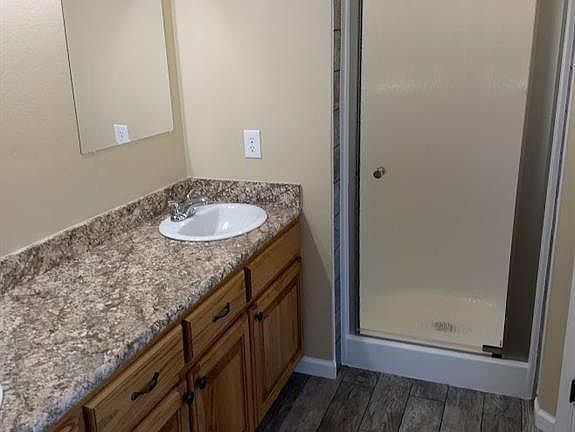 5th image of 105 E Avenue C