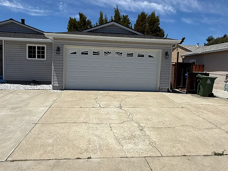 4765 Serra Ave — Photo 3
