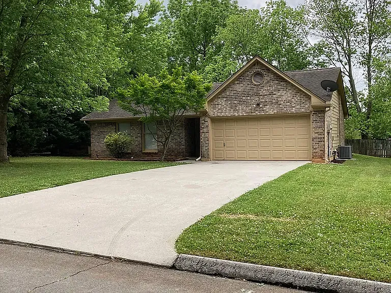 8904 Highbridge Dr — Photo 2