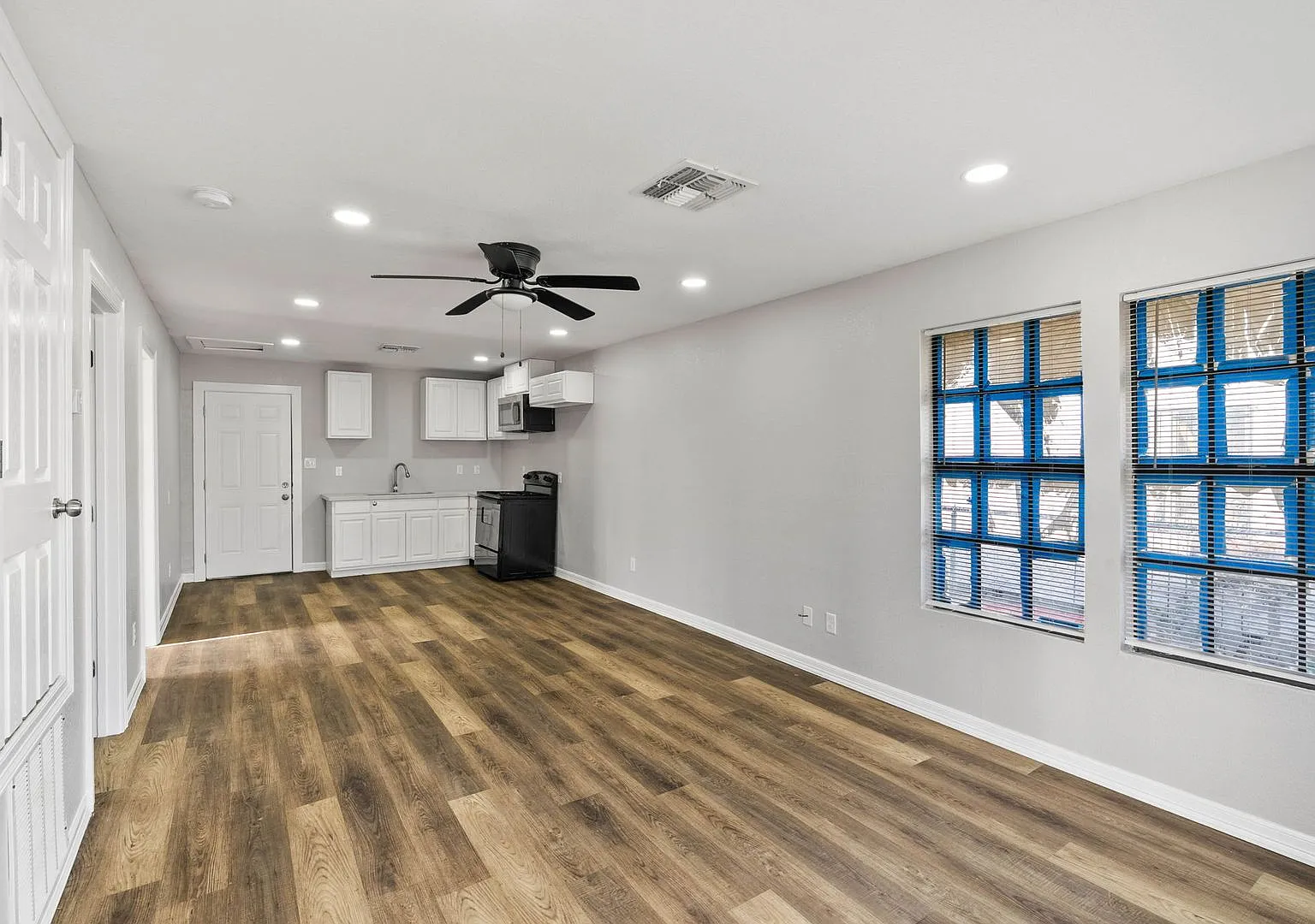 Spacious Two Bedroom Two Bath House! — Photo 4