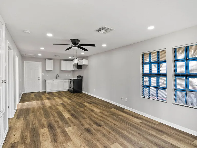 3127 Magnolia St — Photo 4