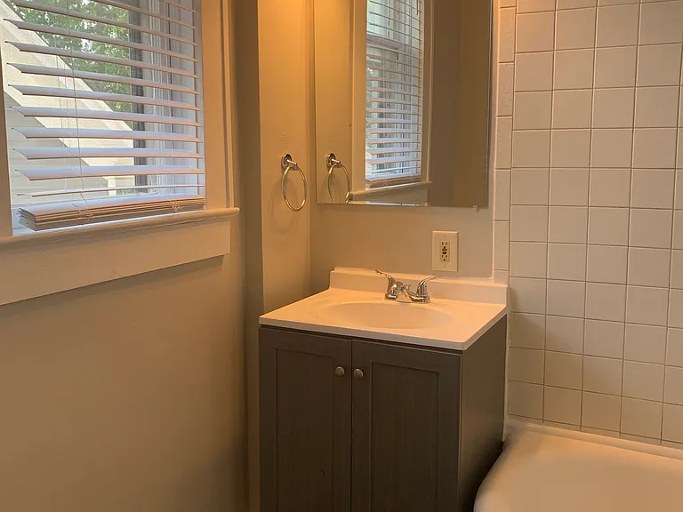 1102 W Berry St #3 — Photo 8