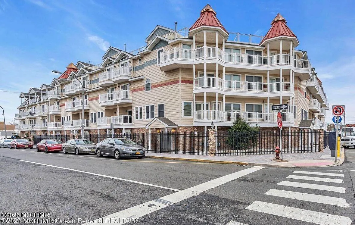 4 bed, 4.5 bath, $4,500 — Photo 1