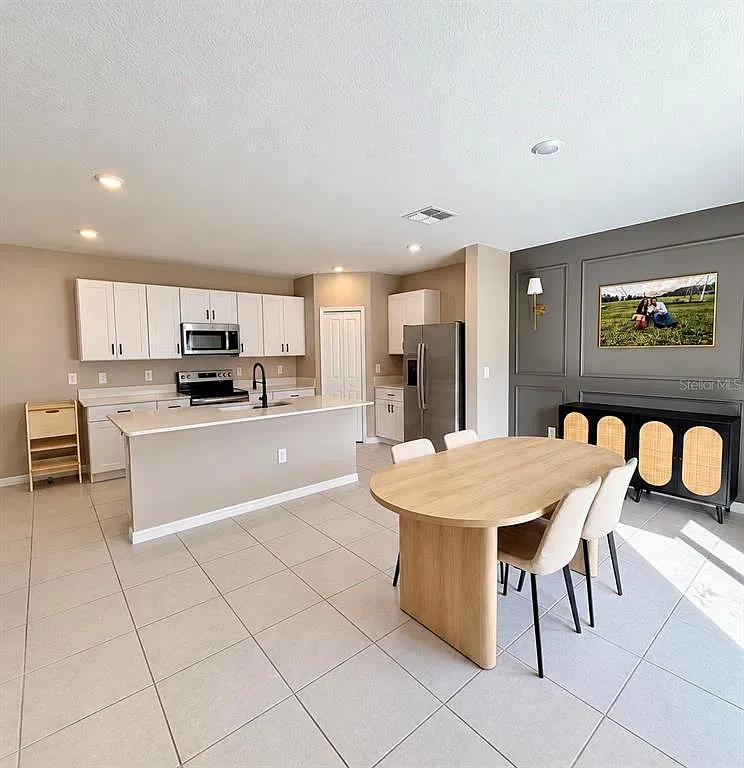 4 bed, 2.5 bath, 1874 sqft, $2,600 — Photo 4