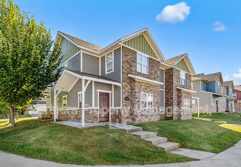1340 Sicily Ln — Photo 1