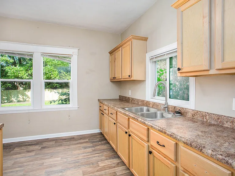 1115 Diamond Ave NE — Photo 11