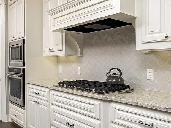 4th image of 755 Hampton Hill Dr