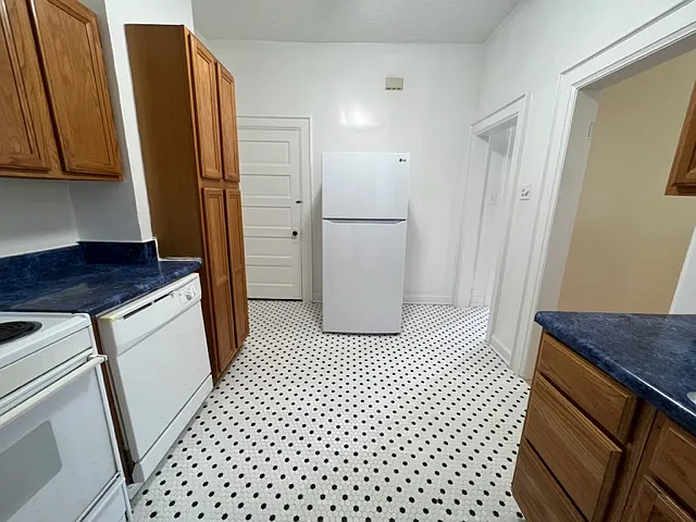 1637 Quarrier St — Photo 15