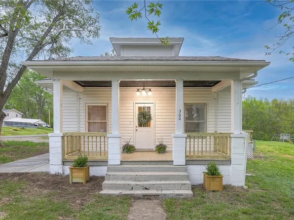 300 E 2nd St, Freeman, MO 64746