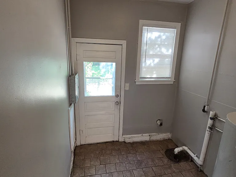 324 N Gordon Ave — Photo 5