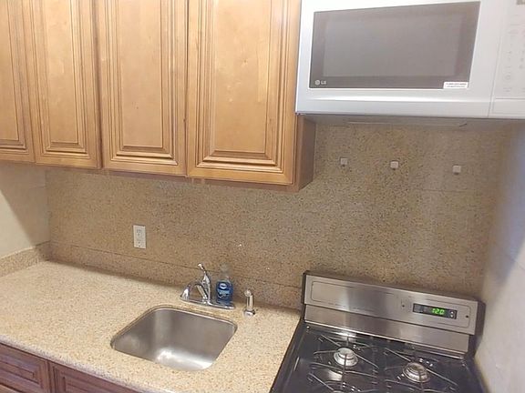 4th image of 1420 York Ave APT 5P