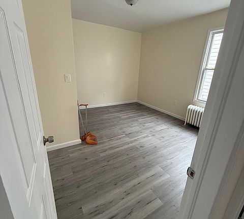 5th image of 370 Schley St #2