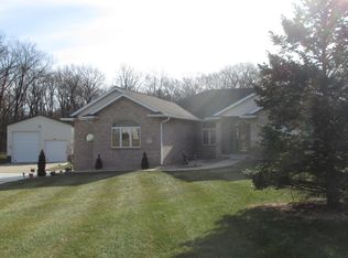 5128 S Country Meadow Ln, Peoria, IL 61607