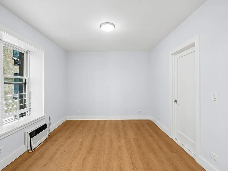 939 Woodycrest Ave #123 — Photo 5